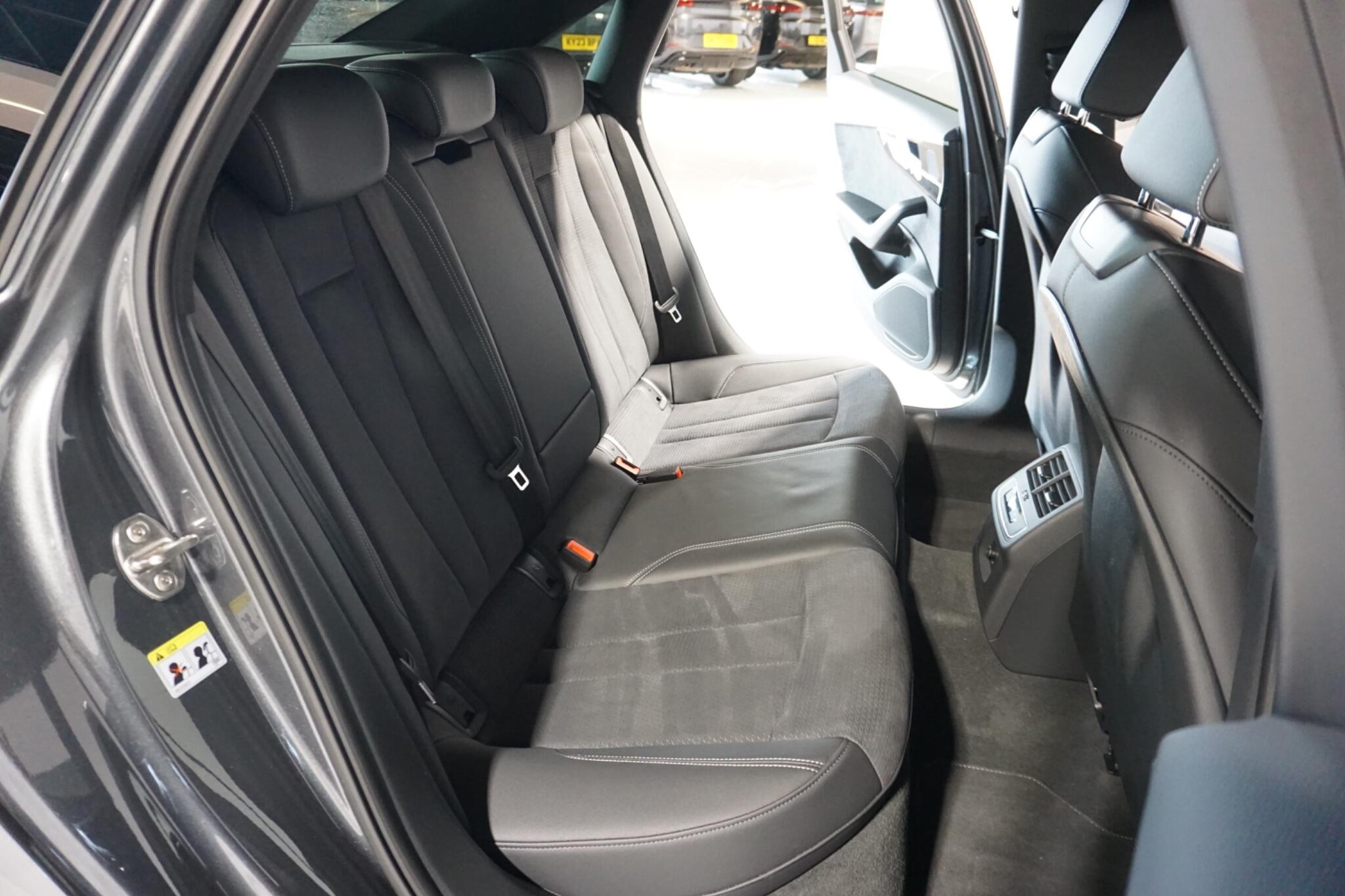 Audi A4 2.0 TDI 40 Black Edition Saloon 4dr Diesel S Tronic quattro Euro 6 (s/s) (204 ps)